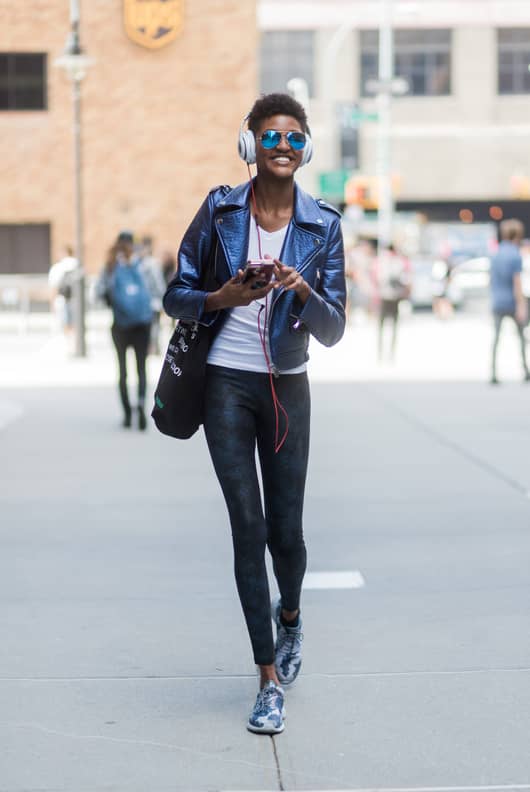 Black leggings 2025 street style