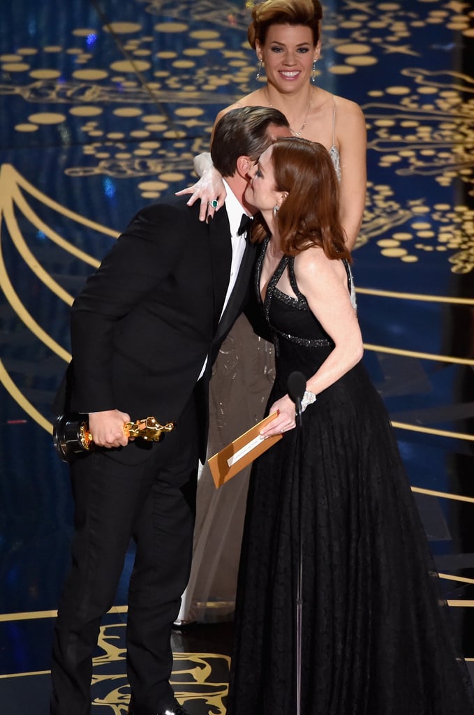 Julianne Moore Gave Leo a Big Hug After Presenting Him With the Award
