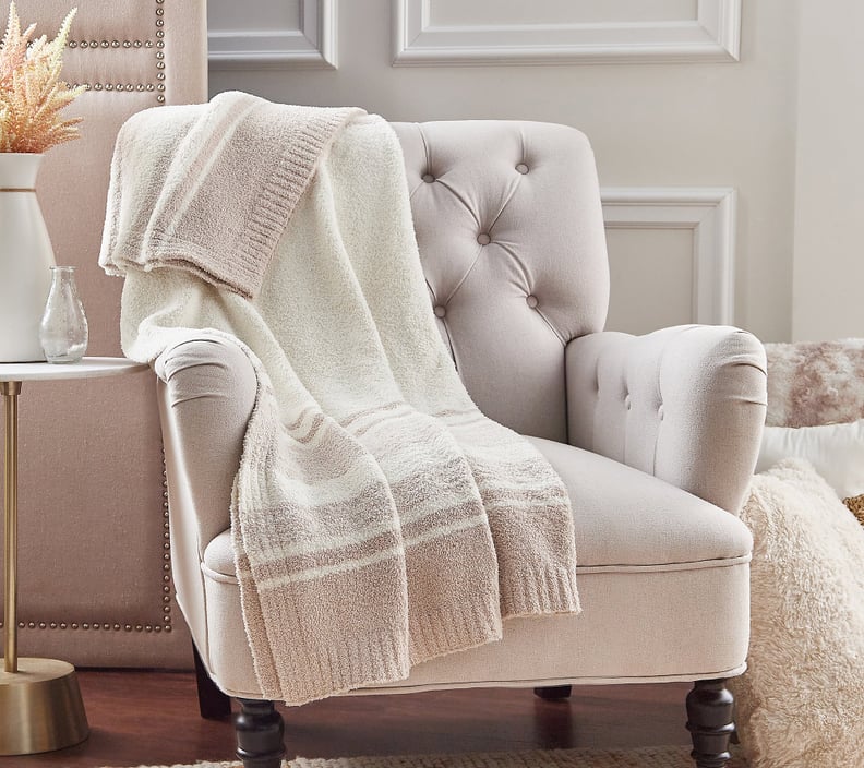 一个舒适的毛毯:赤脚梦想CozyChic泥灰条纹的毯子