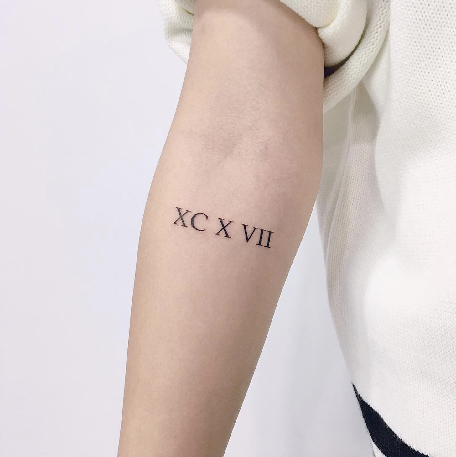 roman numerals tattoo designs on wrist