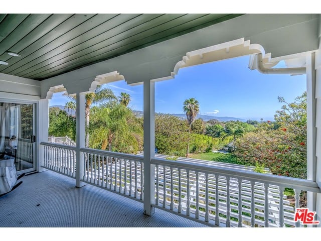 Chris Hemsworth and Elsa Pataky Selling Malibu Home