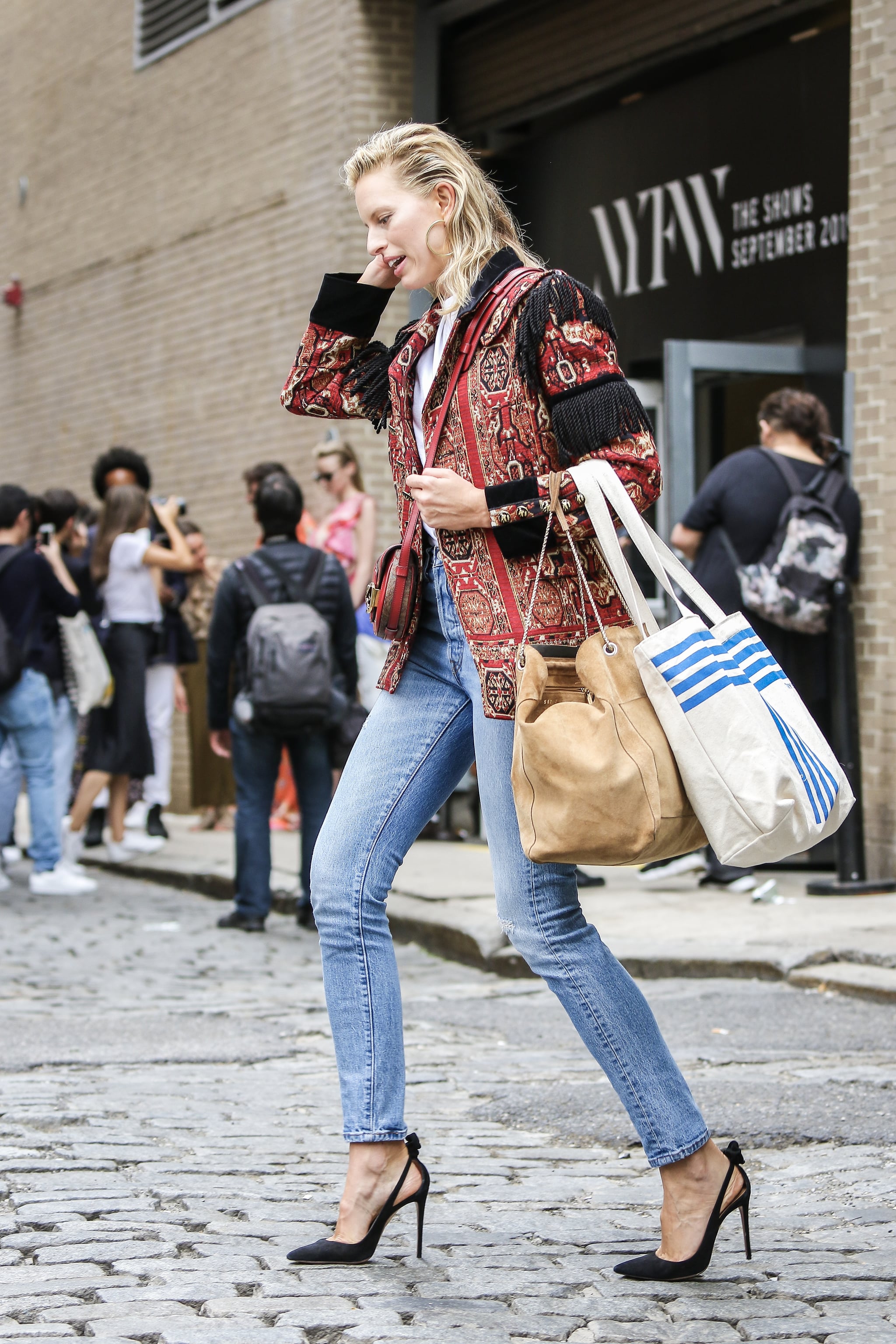 Fringe best sale jeans outfit
