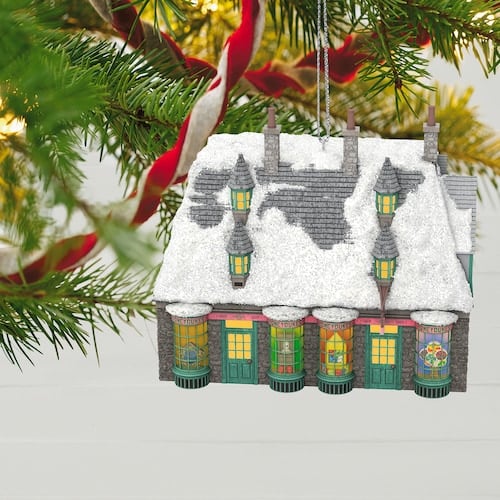 Harry Potter Honeydukes Sweet Shop 2018 Hallmark Keepsake Christmas Ornament