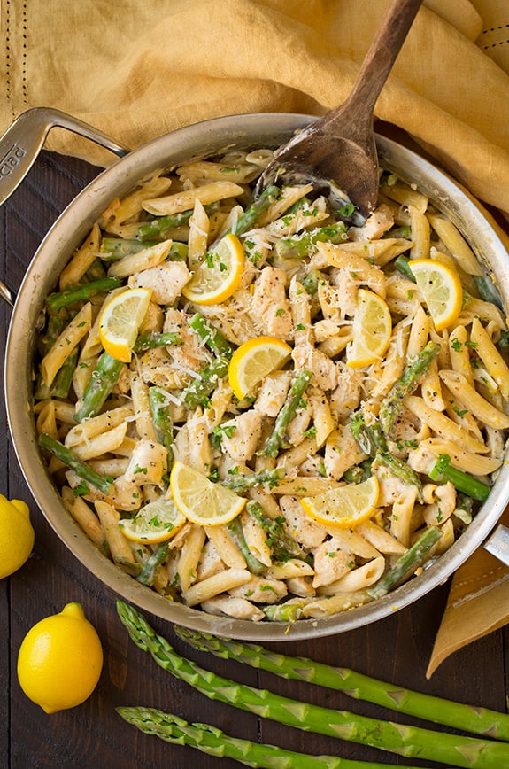 1-Pan Creamy Lemon Pasta With Chicken and Asparagus