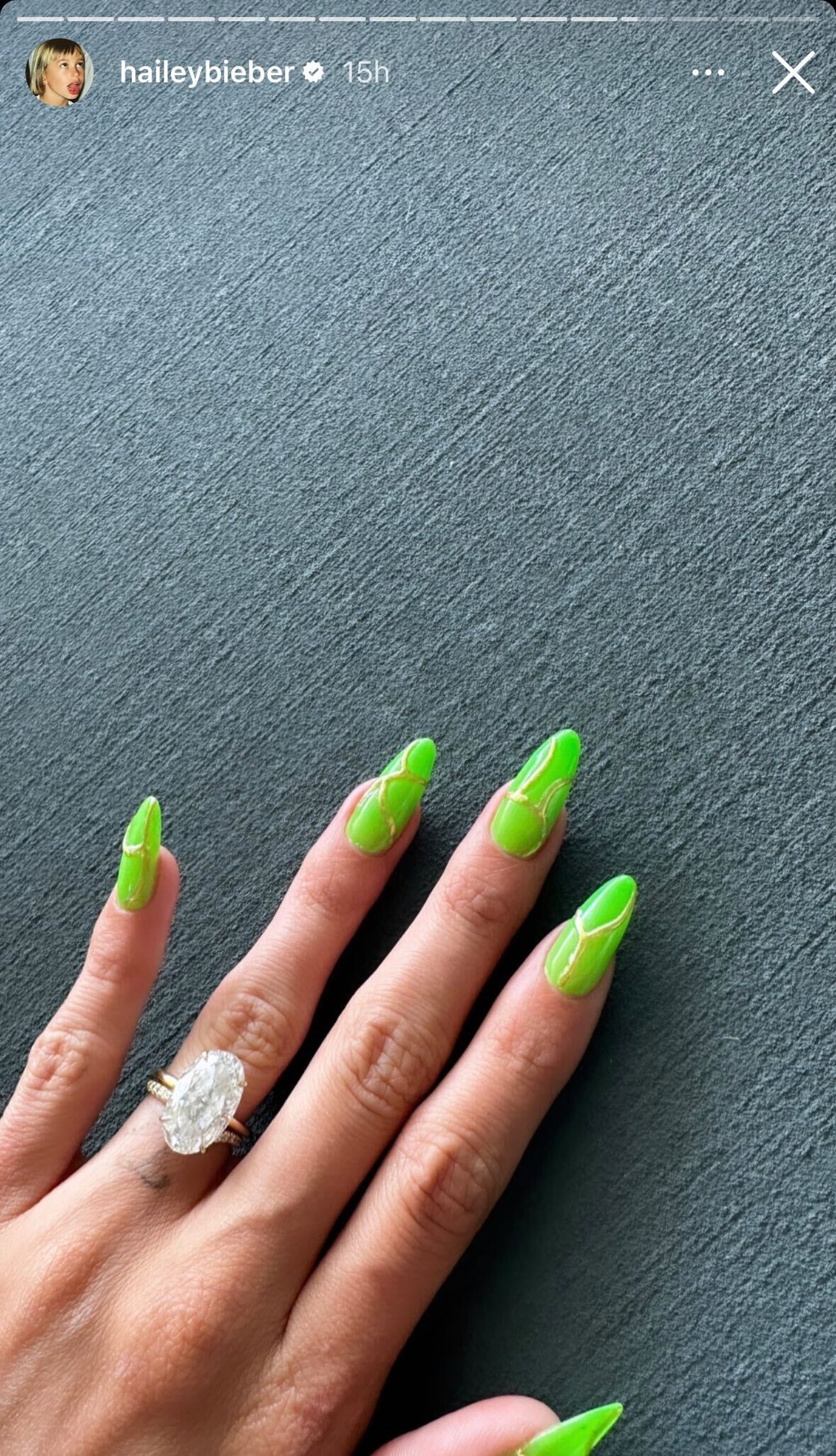 hailey-bieber-s-glow-in-the-dark-nails-for-coachella-ps-beauty