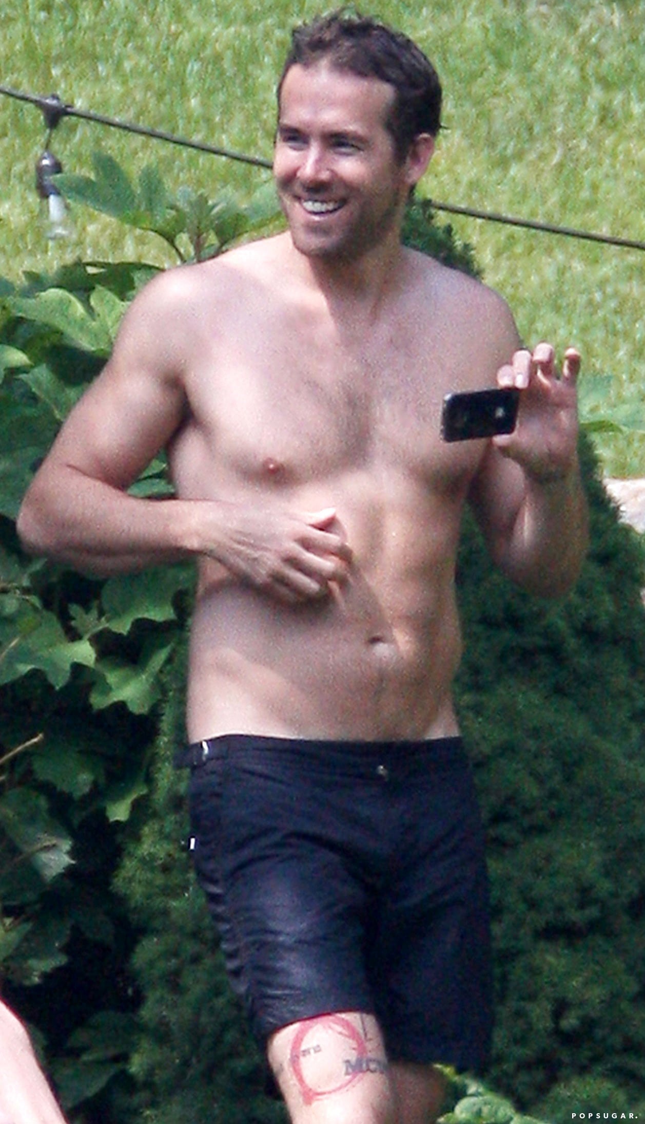 Shirtless Ryan Reynolds  Hot Pics, Photos and Images
