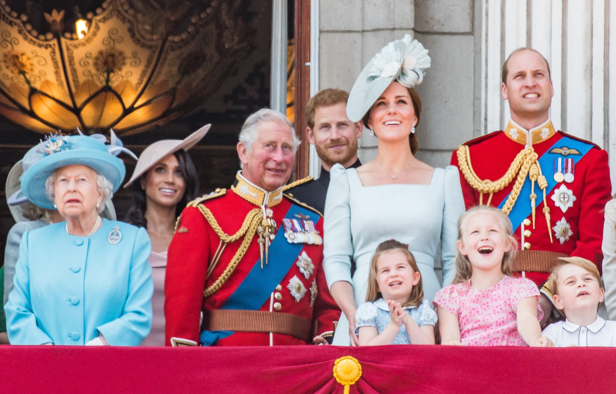 LONDON, ENGLAND - JUNE 09:  Queen Elizabeth II, Meghan, Duchess of Sussex, Prince Charles, Prince of Wales, Prince Harry, Duke of Sussex, Catherine, Duchess of Cambridge, Princess Charlotte of Cambridge, Savannah Phillips, Prince William, Duke of Cambridge and Prince George of Cambridge on the balcony of Buckingham Palace during Trooping The Colour 2018 on June 9, 2018 in London, England.  (Photo by Samir Hussein/Samir Hussein/WireImage)