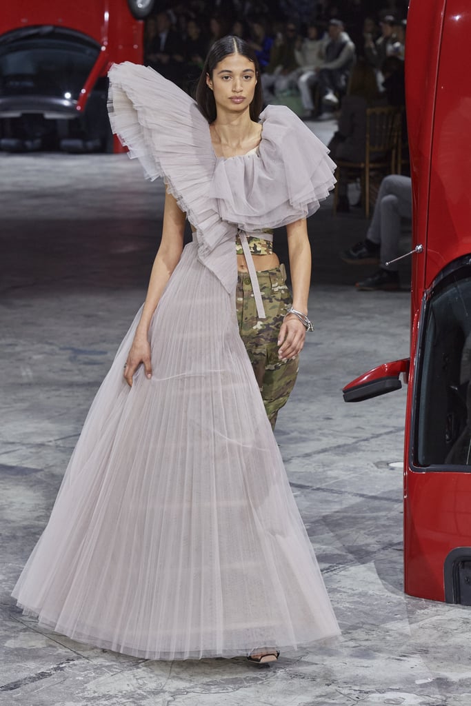 Gigi, Bella, and Yolanda Hadid Walk in the Off-White Show
