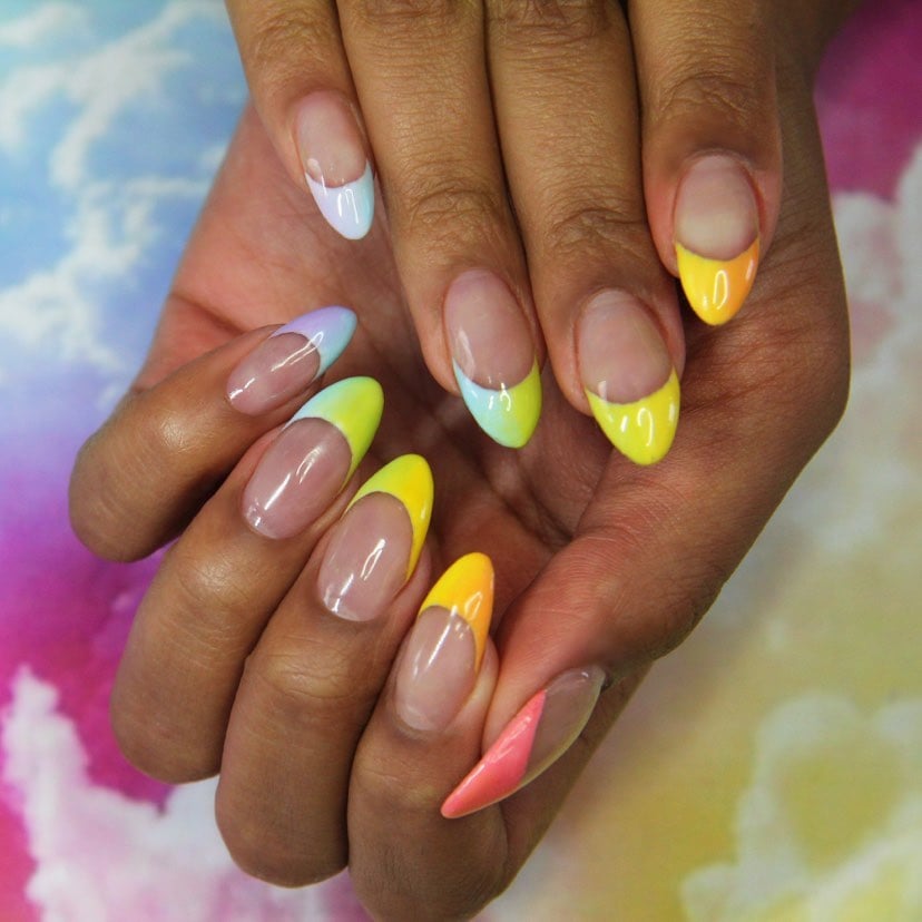 Summer Nail-Art Trend 2022: Rainbow French Manicure