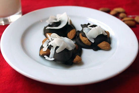 Dark Chocolate With Nuts

3 chocolate almond coconut clusters: 123 calories; OR


1/3 bar of Endangered Species Dark Chocolate With Sea Salt & Almonds: 166 calories

Popcorn

1/2 tablespoon coconut oil: 60 calories
2 tablespoons popcorn kernels: 80 calories
Sprinkle of sea salt: 0 calories

Total calories: 140