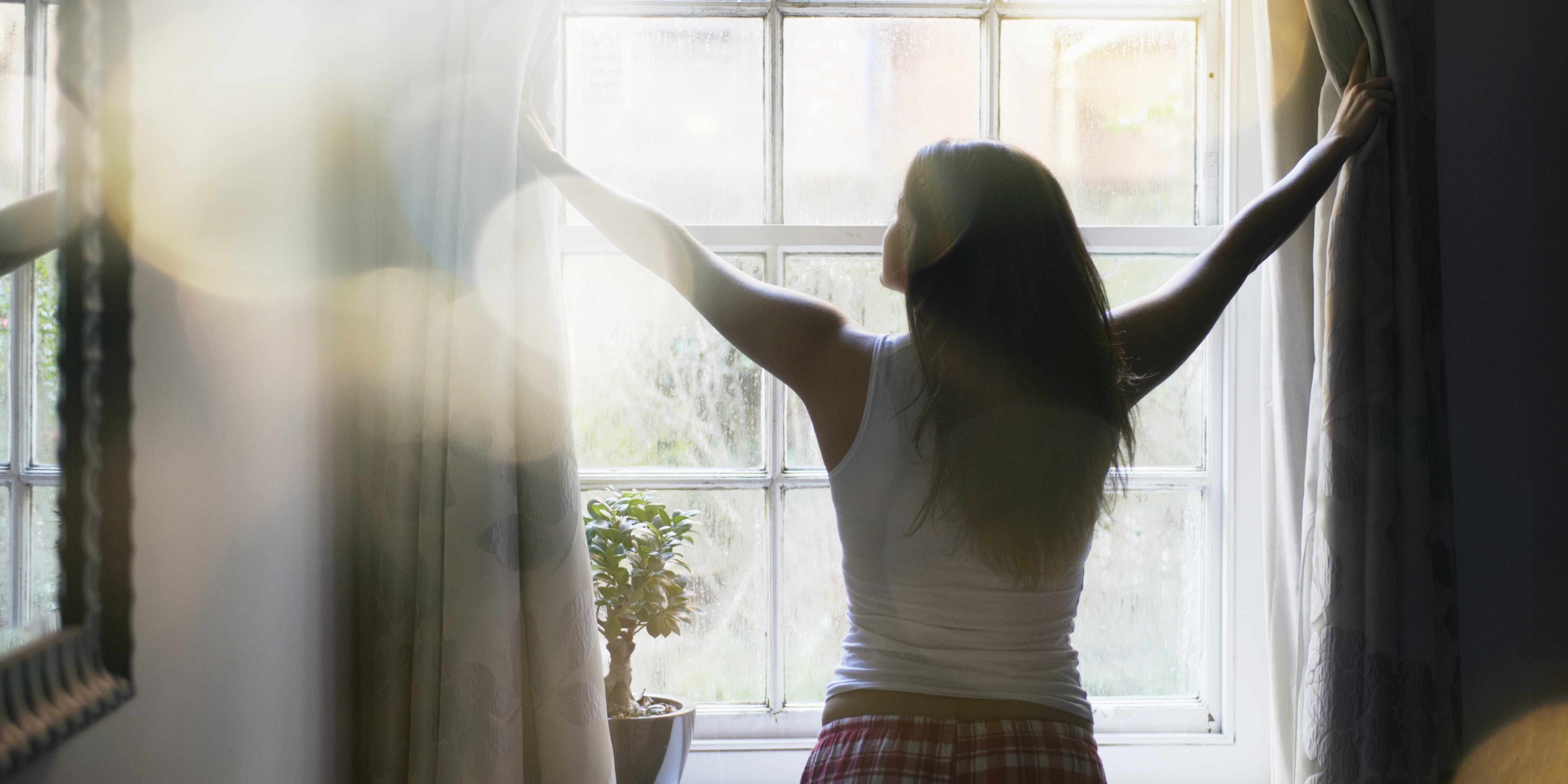 Here's How to Become a Morning Person This Spring, According to an Expert