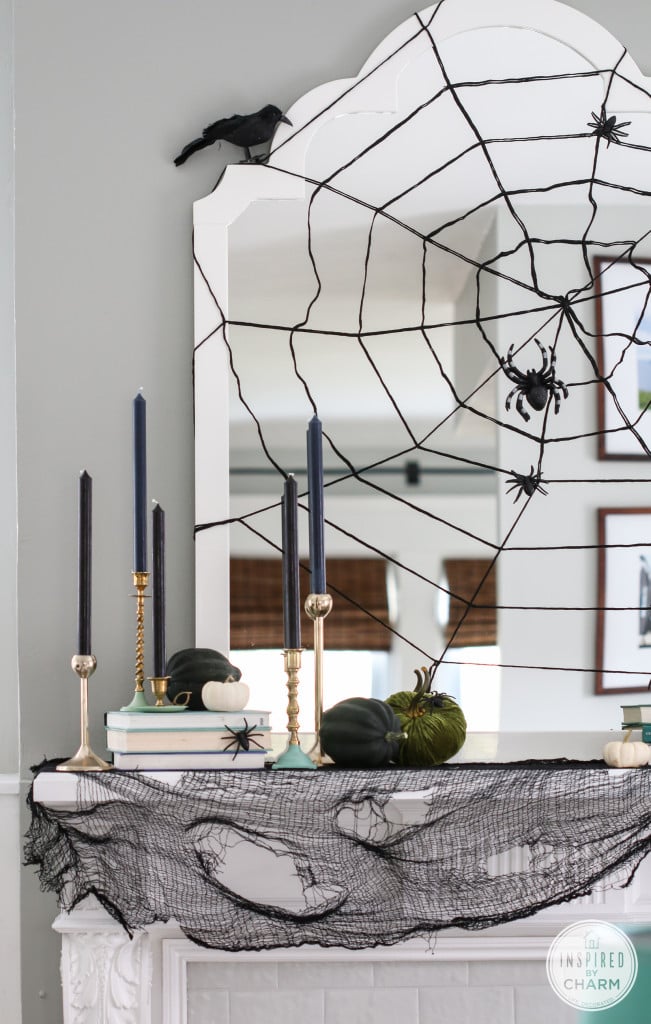 Mantel Spiderweb
