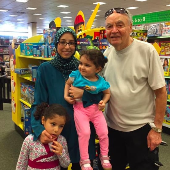 Man Apologizes to a Mom For Society's Anti-Muslim Attitude