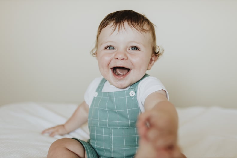 婴儿什么时候开始笑吗?