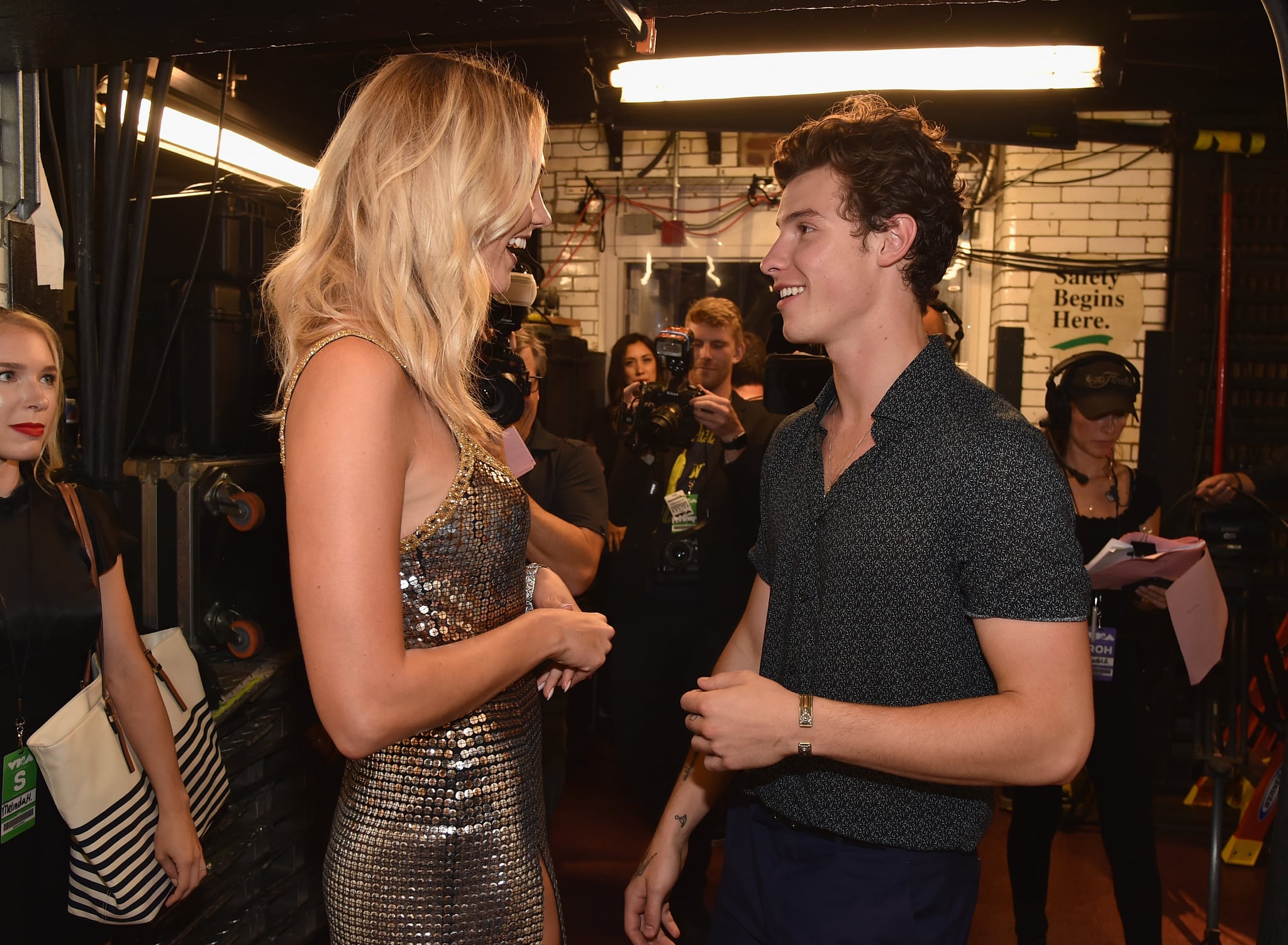 Karlie Kloss And Shawn Mendes Over 100 Of The Hands Down Hottest Moments From The Mtv Vmas Popsugar Celebrity Photo 17
