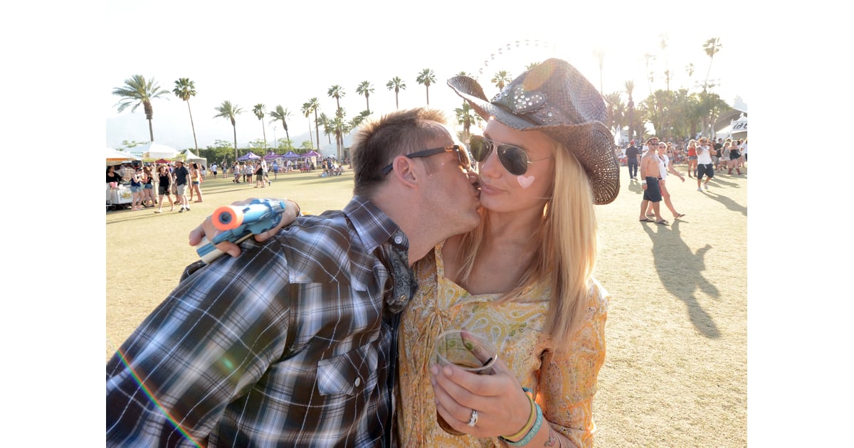 A Guy Went In For The Kiss At Stagecoach In Indio Ca Cute Couples At Summer Music Festivals 4165