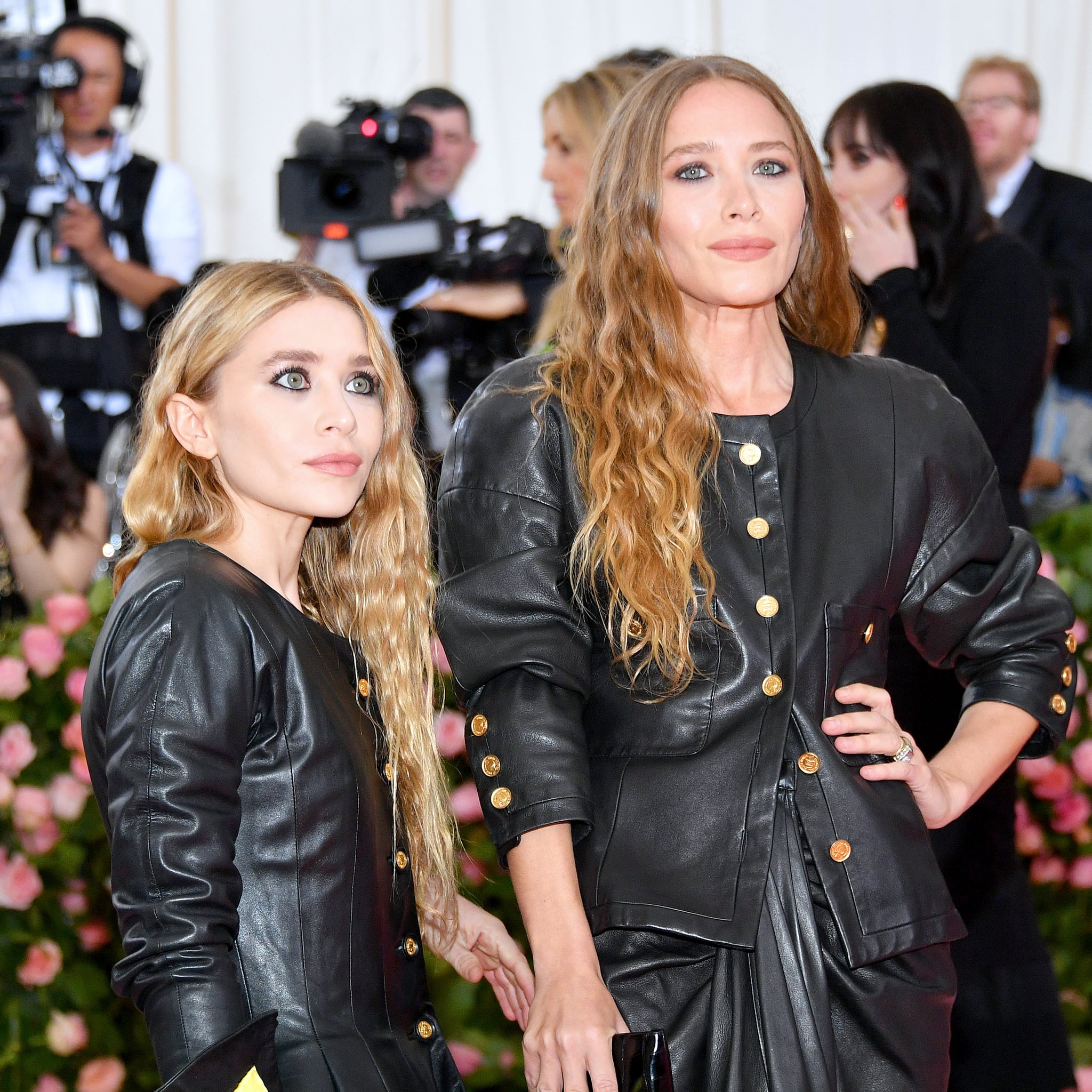 modvirke sandsynligt Siden Mary-Kate and Ashley Olsen Dresses at Met Gala 2019 | POPSUGAR Fashion