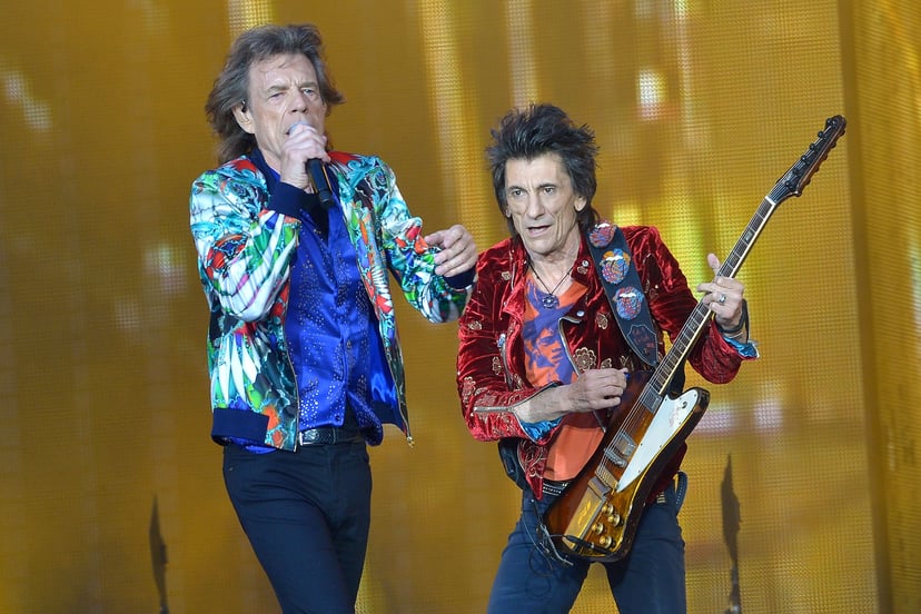 LONDON, ENGLAND - JUNE 19:  Sir Mick Jagger and Ronnie Wood of The Rolling Stones perform live on stage at Twickenham Stadium during the 'No Filter' tour, on June 19, 2018 in London, England.  (Photo by Jim Dyson/Getty Images)