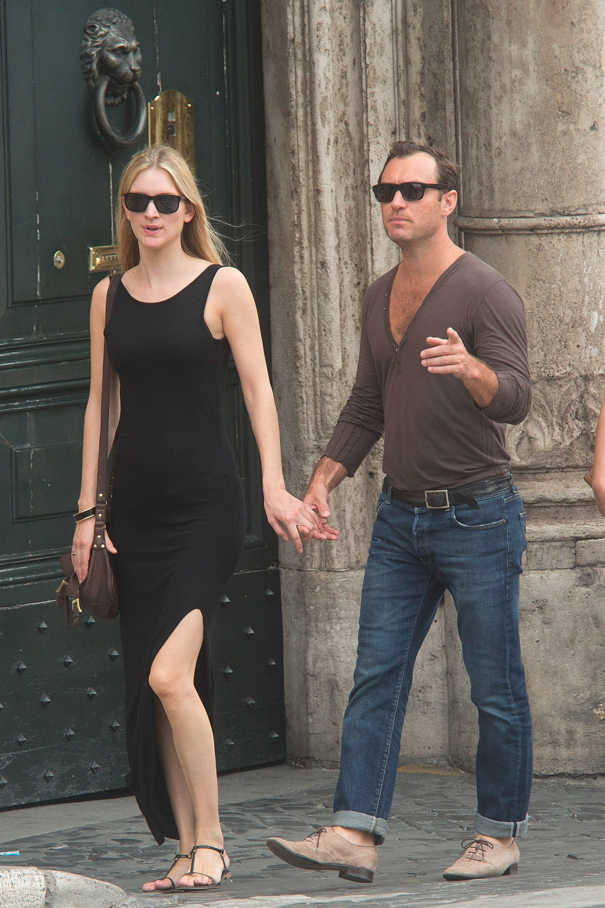 Jude Law And His Girlfriend Pack On The Pda During A Romantic Trip To Rome Popsugar Celebrity Uk