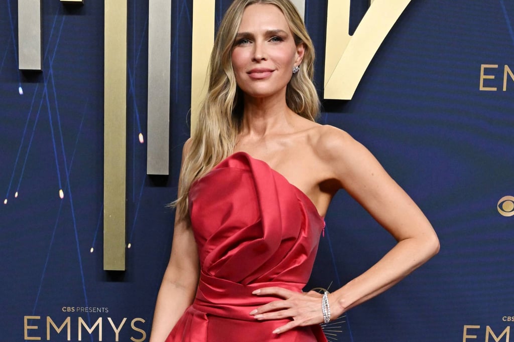 Sara Foster With Naked Nails at the Emmys