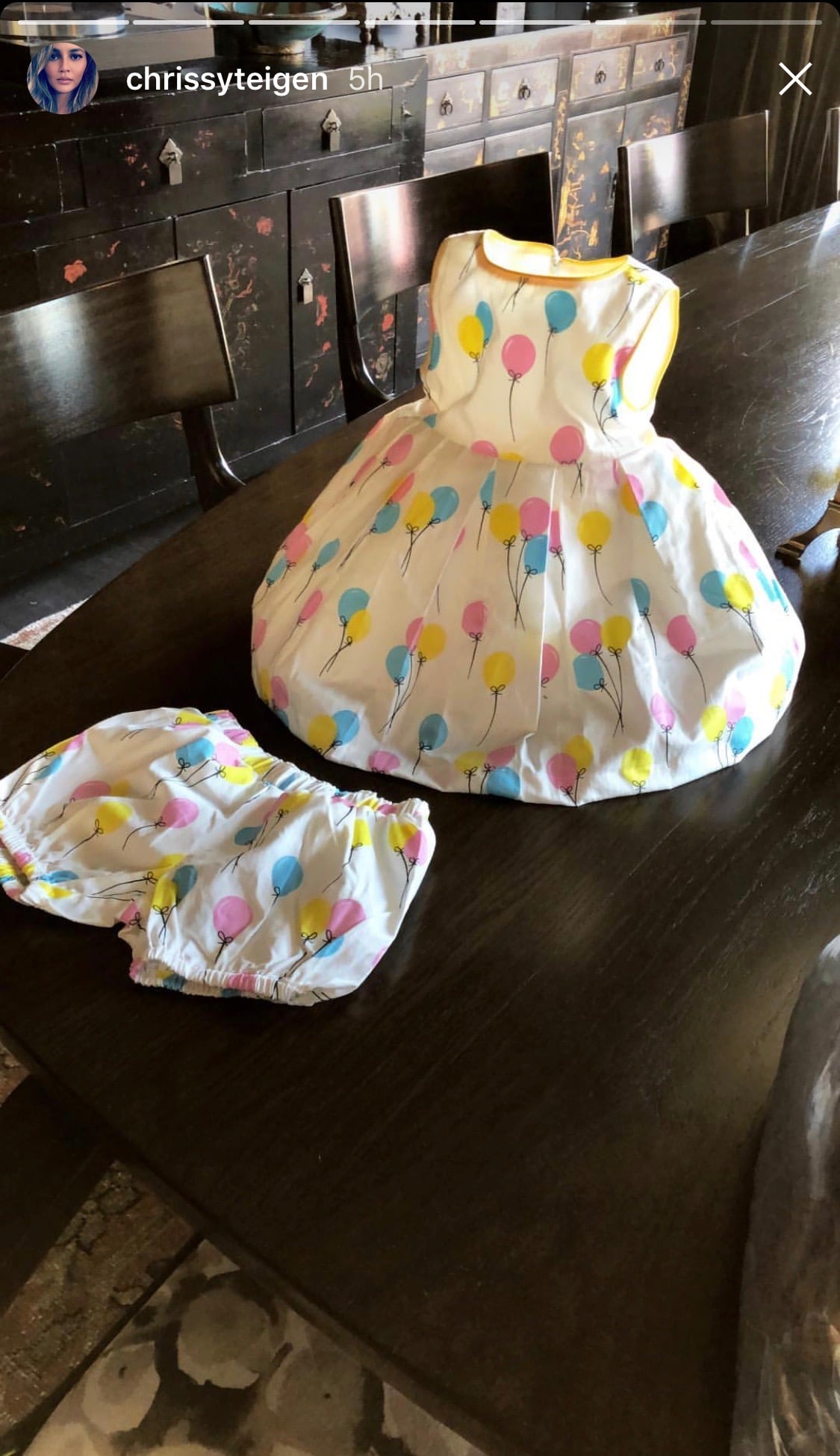 Celebrity Entertainment Chrissy Teigen And John Legend Transported Luna To Sesame Street For Her Second Birthday Popsugar Celebrity Photo 4