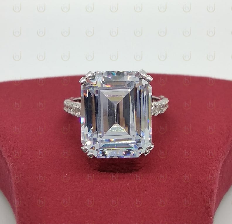 Honeyhjewelry Emerald-Cut Engagement Ring