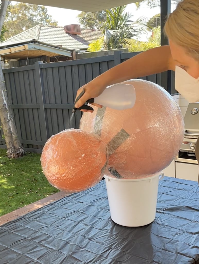 Giant Spider Decoration Step 1: Make the Body