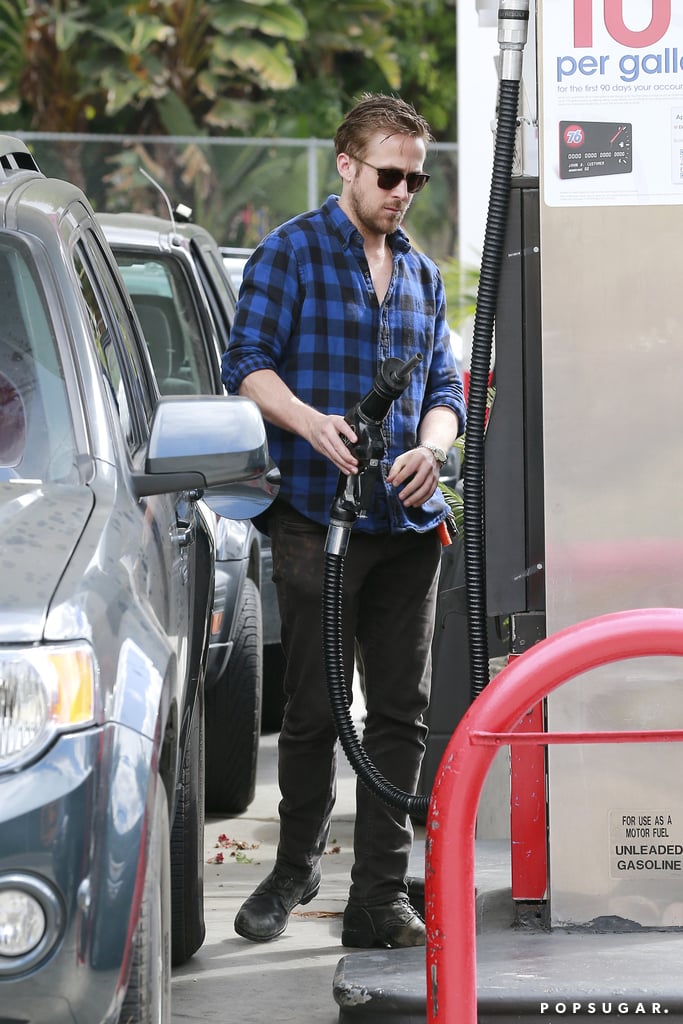 Ryan Gosling Pumps Gas in LA | Pictures