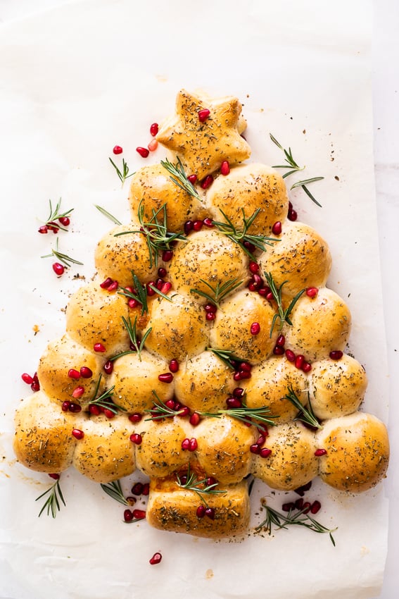 Cheesy Christmas Tree Pull-Apart Bread