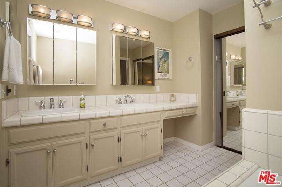 Jennifer Lawrence Sells Her Starter Home