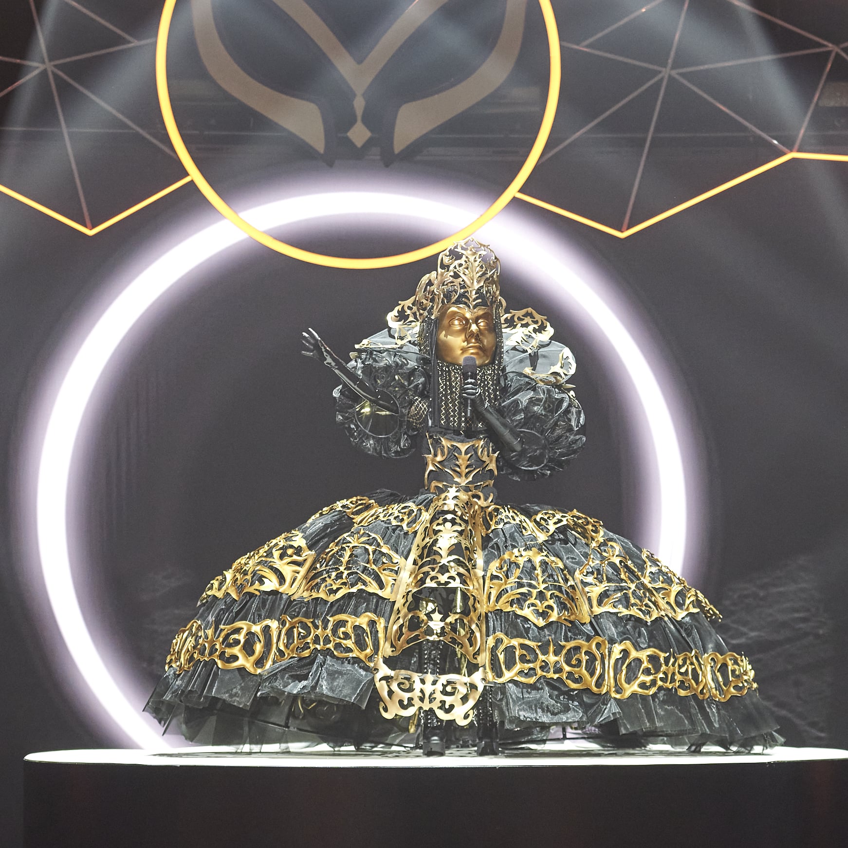 Who Is The Queen On The Masked Singer Australia Popsugar Celebrity Australia