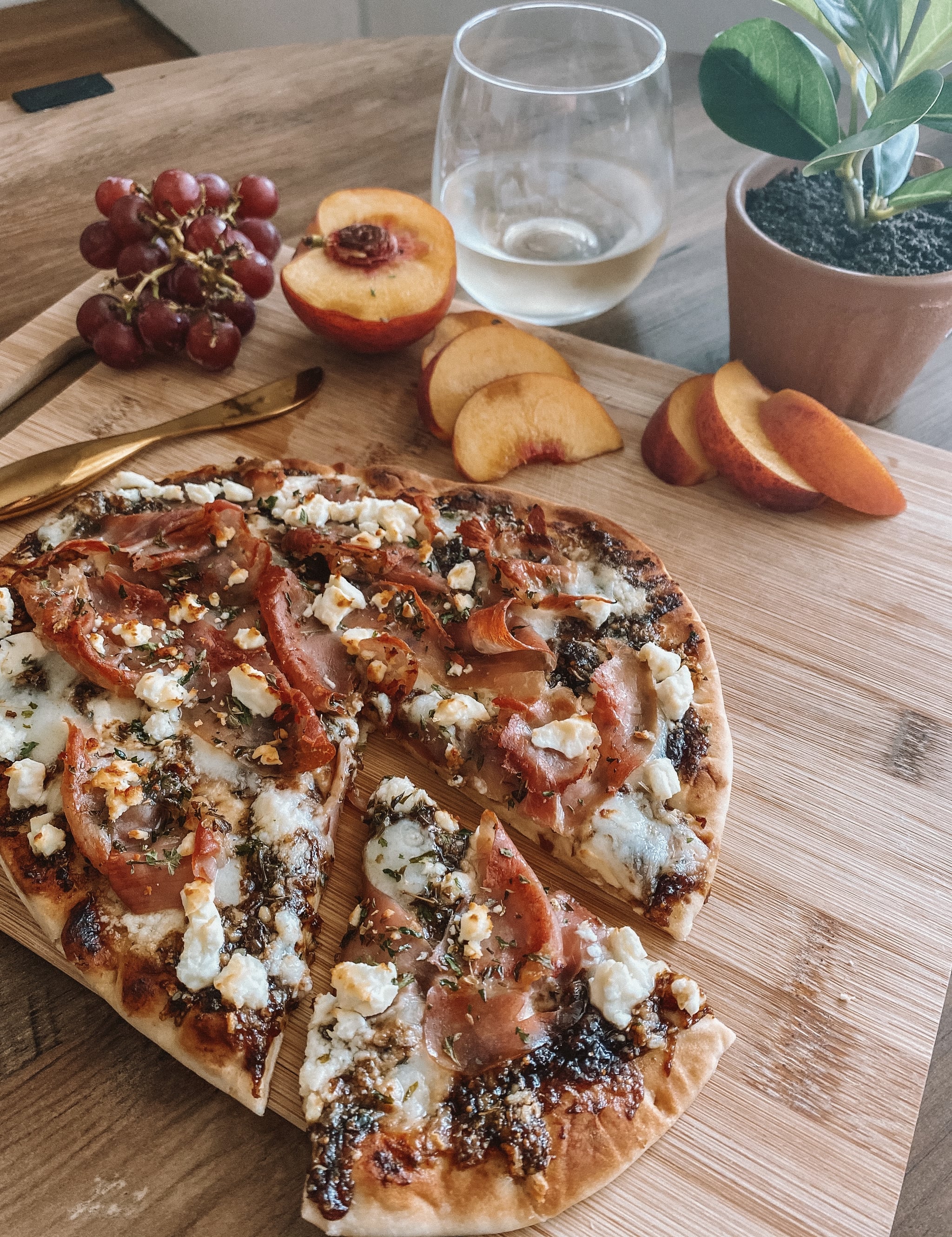 Fig and Prosciutto Naan Pizza Recipe POPSUGAR Food
