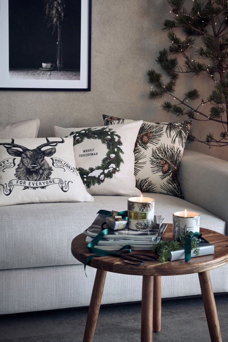 Patterned Cushion Cover in Light Beige / Pinecones