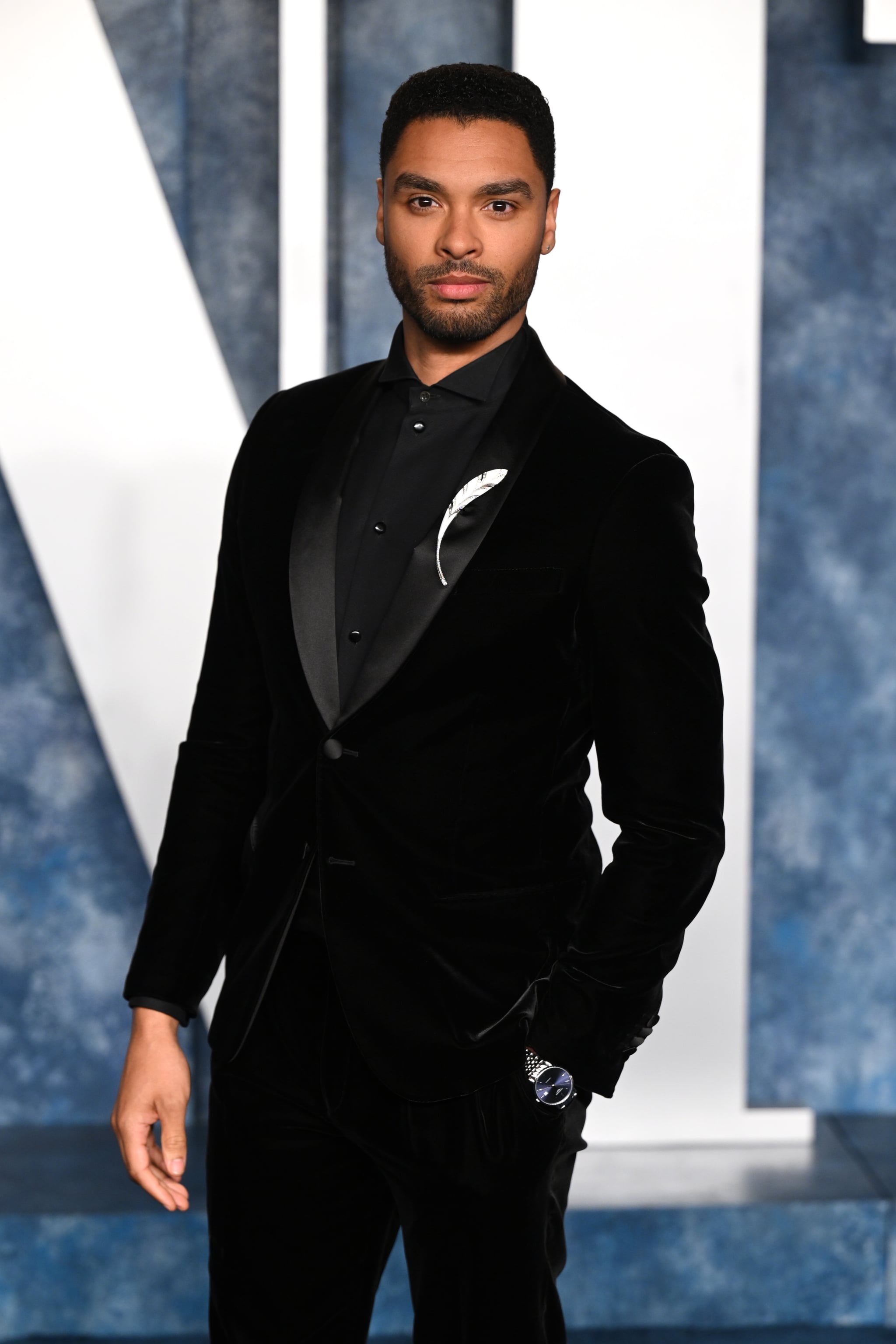 BEVERLY HILLS, CALIFORNIA - MARCH 12: Regé-Jean Page attends the 2023 Vanity Fair Oscar Party hosted by Radhika Jones at Wallis Annenberg Center for the Performing Arts on March 12, 2023 in Beverly Hills, California.  (Photo by Karwai Tang/WireImage,)