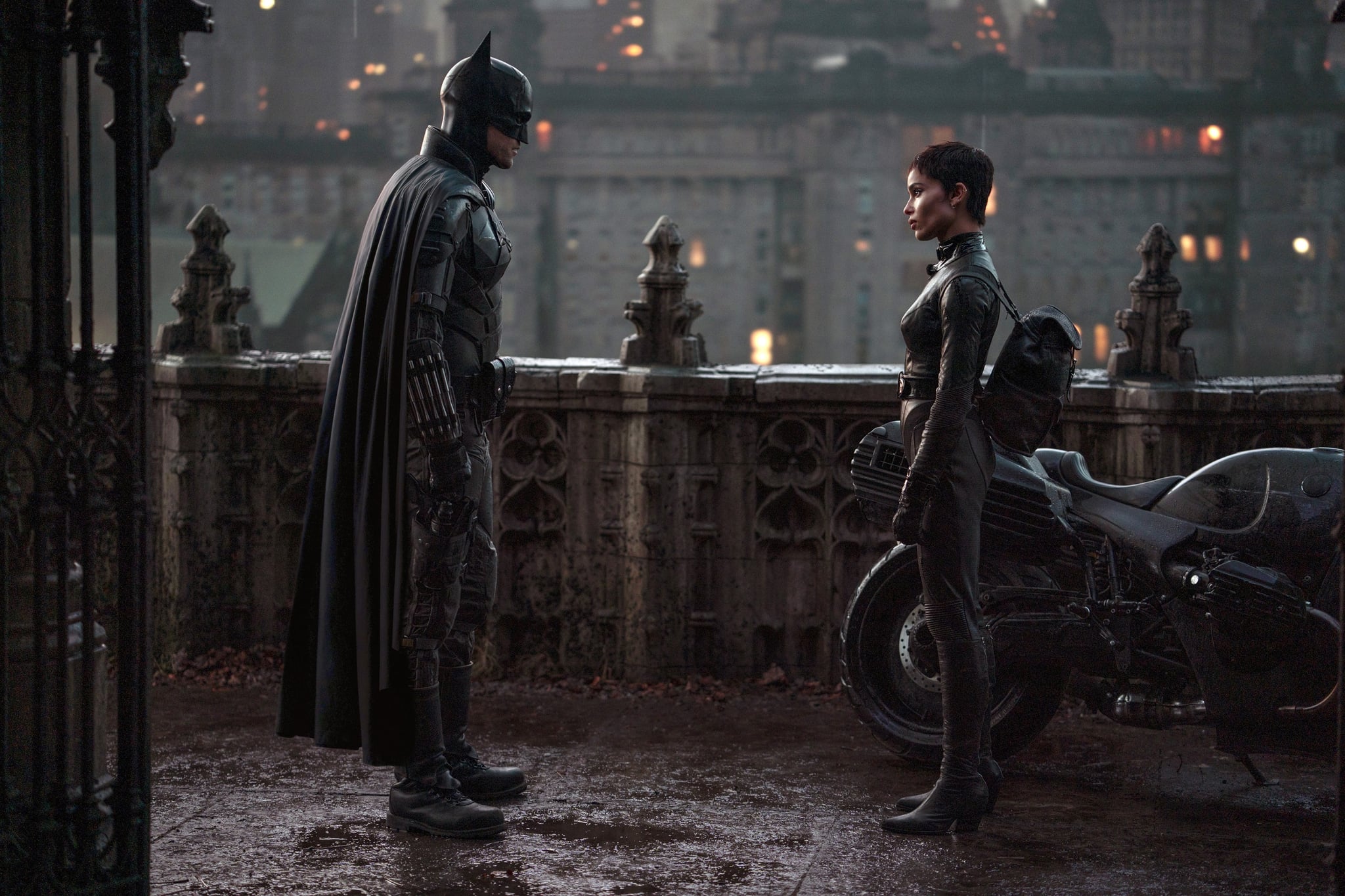THE BATMAN, from left: Robert Pattinson as Batman, Zoe Kravitz as Catwoman, 2022. ph: Jonathan Olley / Warner Bros. / Courtesy Everett Collection