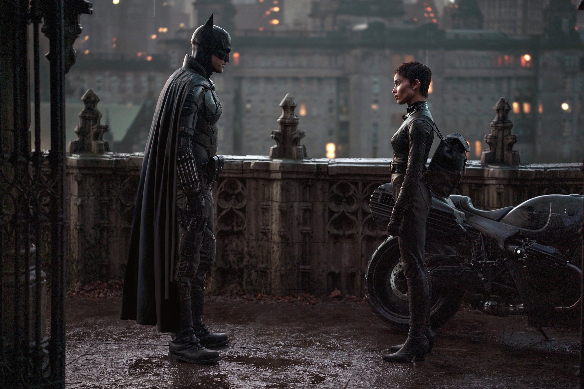 THE BATMAN, from left: Robert Pattinson as Batman, Zoe Kravitz as Catwoman, 2022. ph: Jonathan Olley /  Warner Bros. / Courtesy Everett Collection