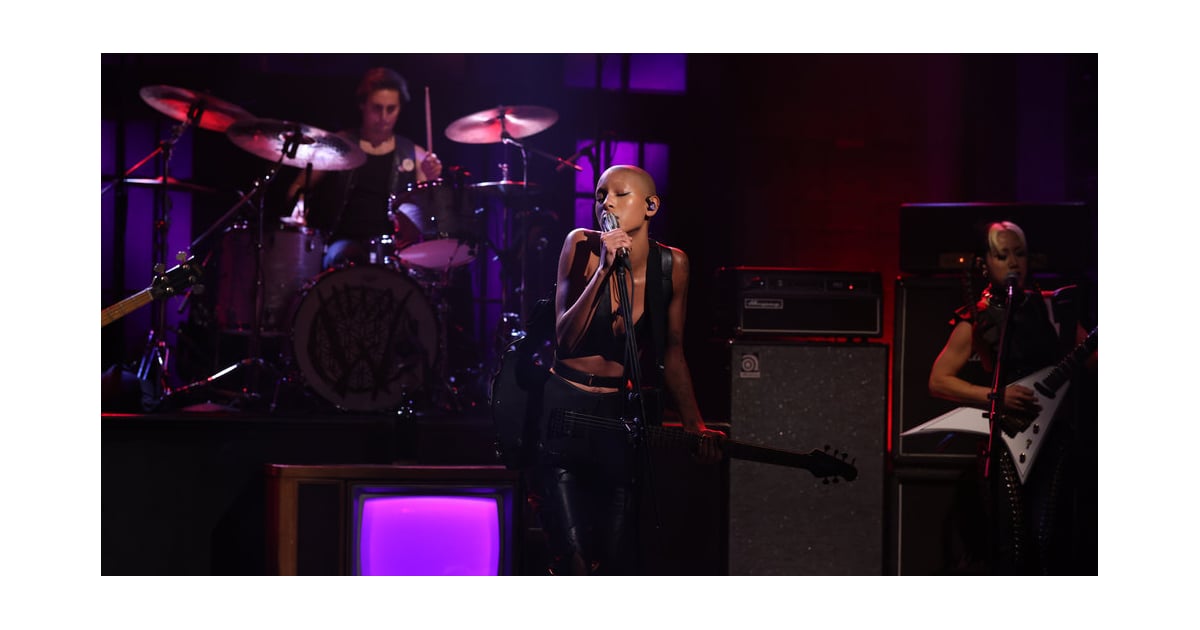 Willow Smith liefert in ihrem Solo-Debüt „Saturday Night Live“ eine atemberaubende TV-Performance ab