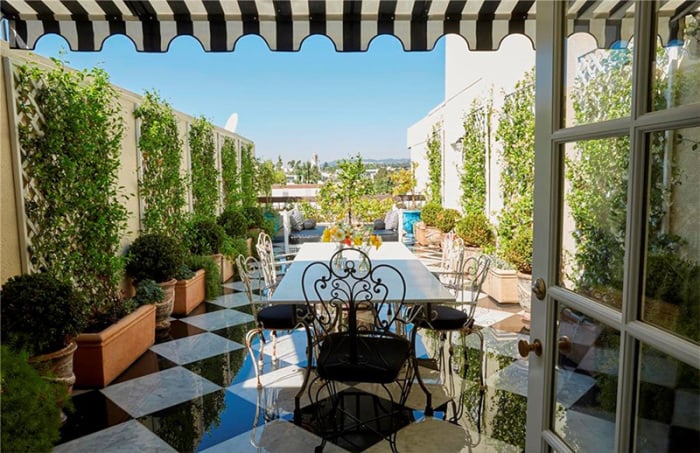 We bet Lauren spent many days out on this breathtaking terrace. The spacious roof garden features black and white marble tiles and numerous plantings.