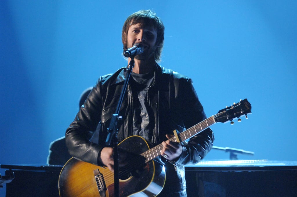 James Blunt performed his hit song "You're Beautiful."