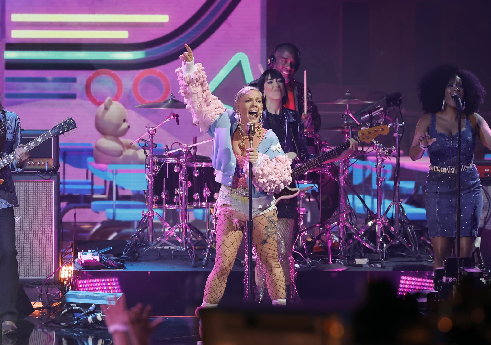 Pink AMAs Performance 2022 | PS Entertainment