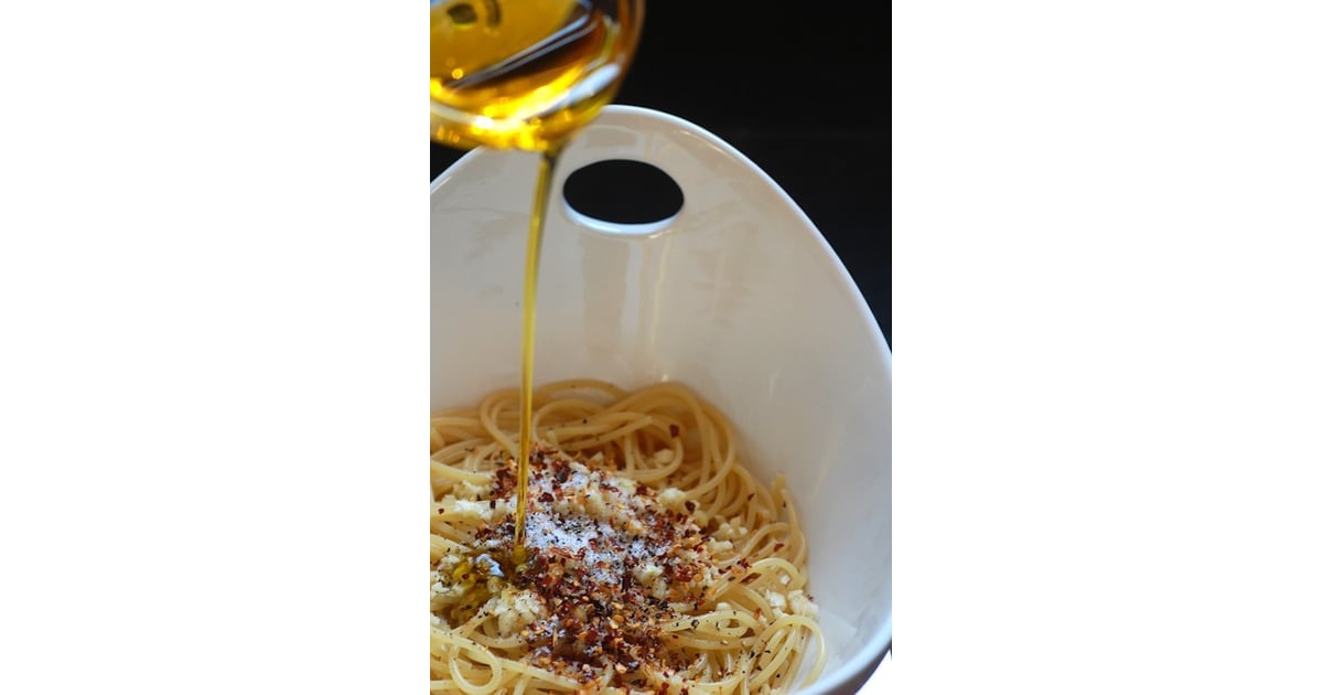 Spaghetti With Garlic, Olive Oil, and Chili Flakes Make These