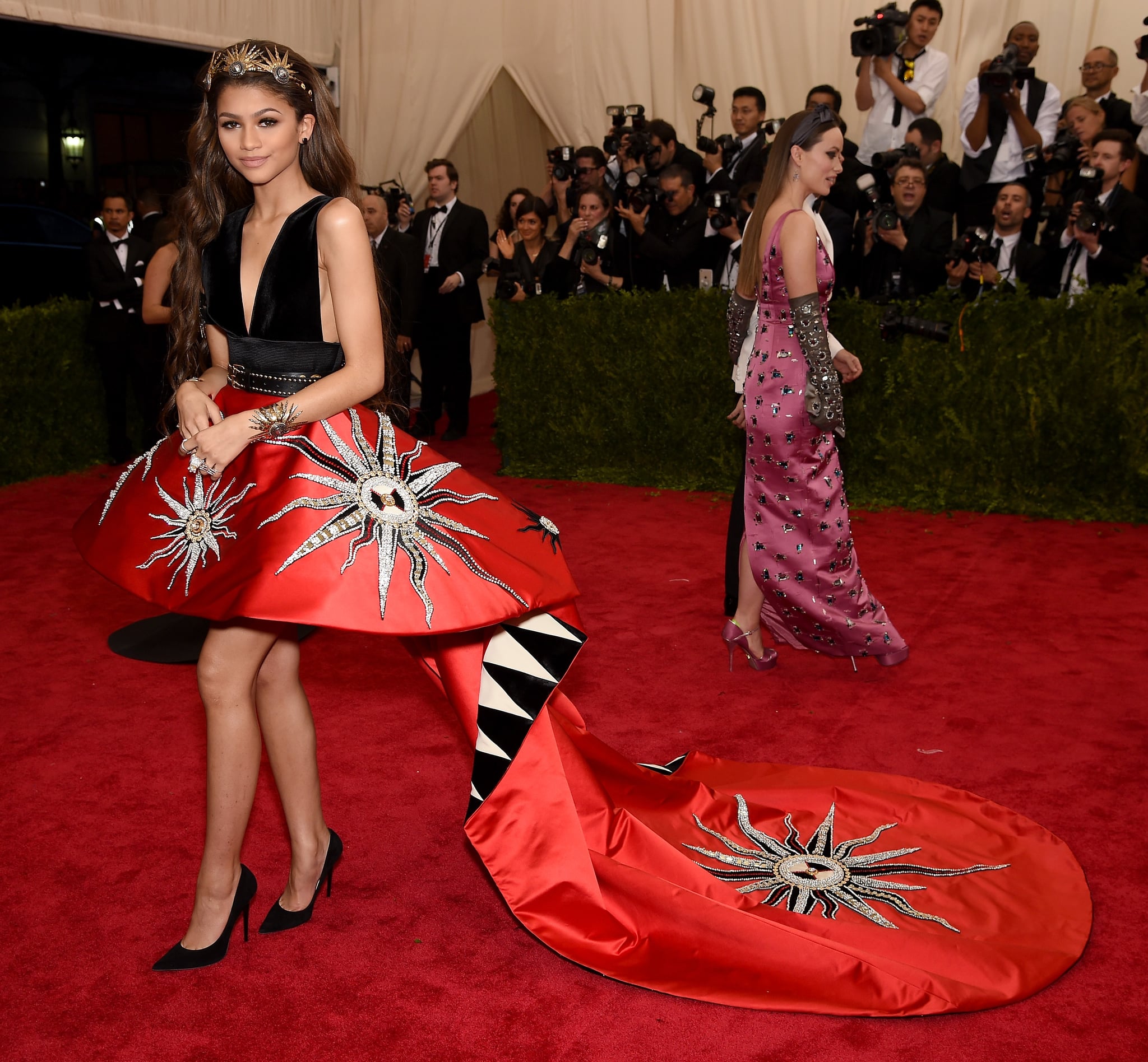 Zendaya Get A Load Of All The Glamour On The Met Gala Red Carpet