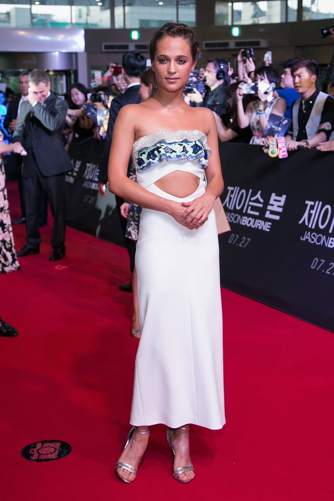 Alicia's midriff-baring number was also by Louis Vuitton, its feminine ruffles and embellishments lending a playful touch to the look at the Jason Bourne premiere in Seoul.