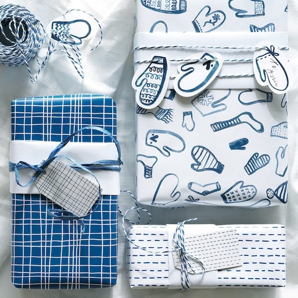 Vinter 2019 White and Blue Gift Wrap Rolls