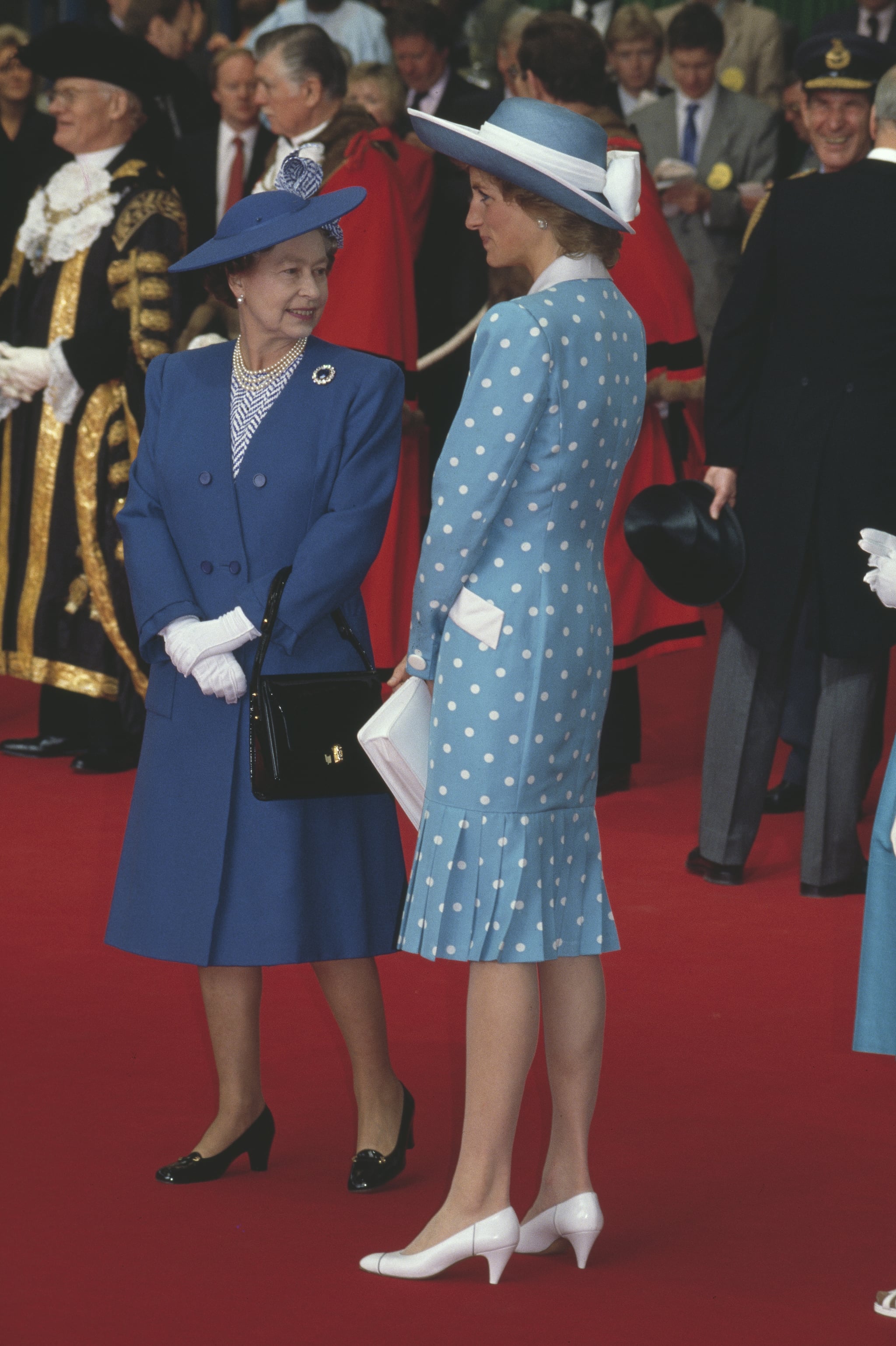 British royals Queen Elizabeth II and Diana, Princess of Wales (1961-1997) awaiting the arrival of West German President Richard von Weizsacker at the start of his State Visit, at Victoria Station in London, England, July 1986. (Photo by Princess Diana Archive/Getty Images)