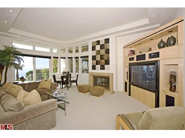 Mariah Carey's Malibu Airbnb 2015