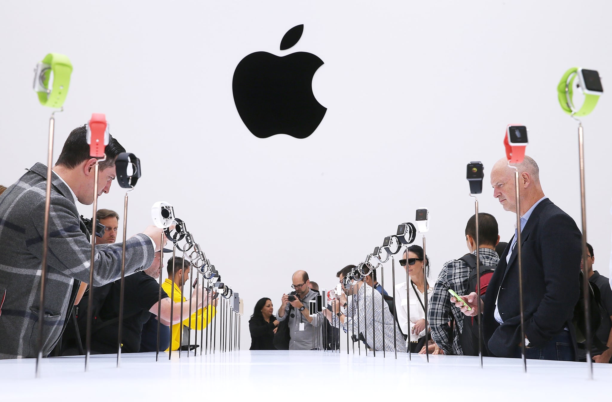 apple-watch-with-cracked-screen-popsugar-tech