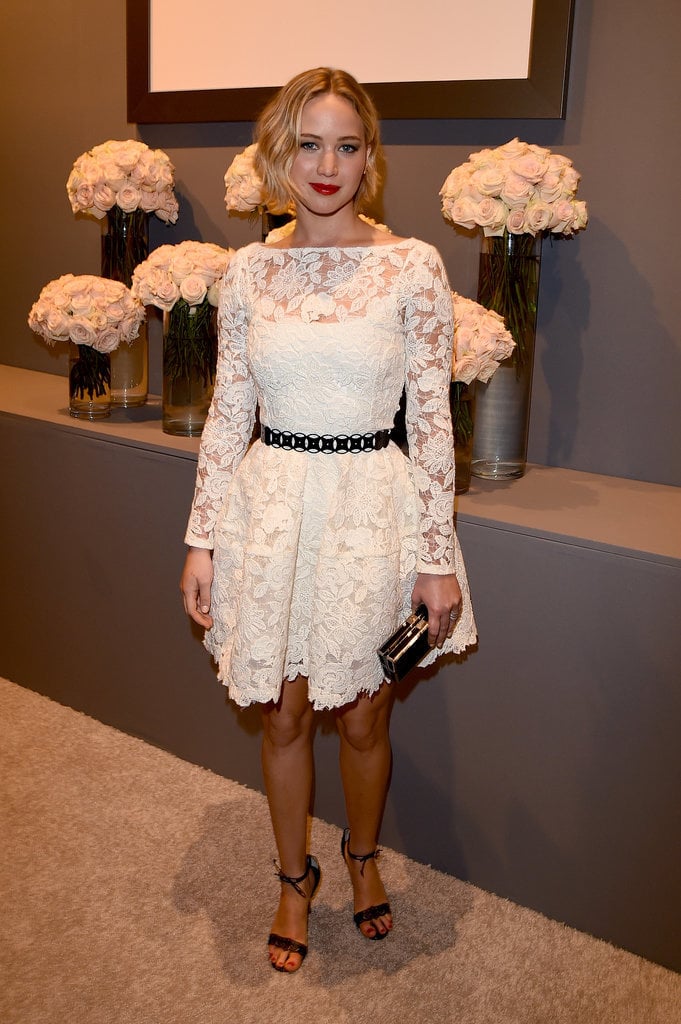 In a touching twist of fate, Jennifer chose this white lace Oscar de la Renta number for the Elle Women in Hollywood party in Beverly Hills on Oct. 20, the very night that the designer passed away.