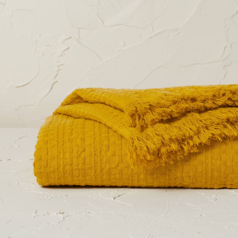一个放荡不羁的毯子:超大的华夫格织床上扔