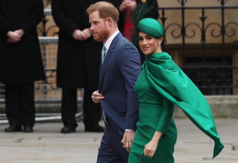 英国伦敦3月- 09:哈里王子、公爵苏塞克斯(L)和梅根·苏塞克斯公爵夫人参加一年一度的英联邦日到达服务3月9日在威斯敏斯特大教堂,2020年在伦敦,英国。(图片由足球/盖蒂图片社)